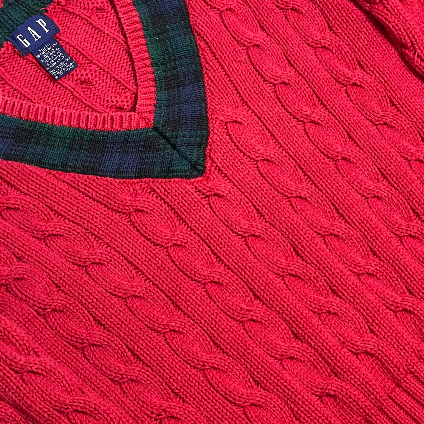 VINTAGE GAP CABLE KNIT V NECK SWEATER - WOMEN’S S