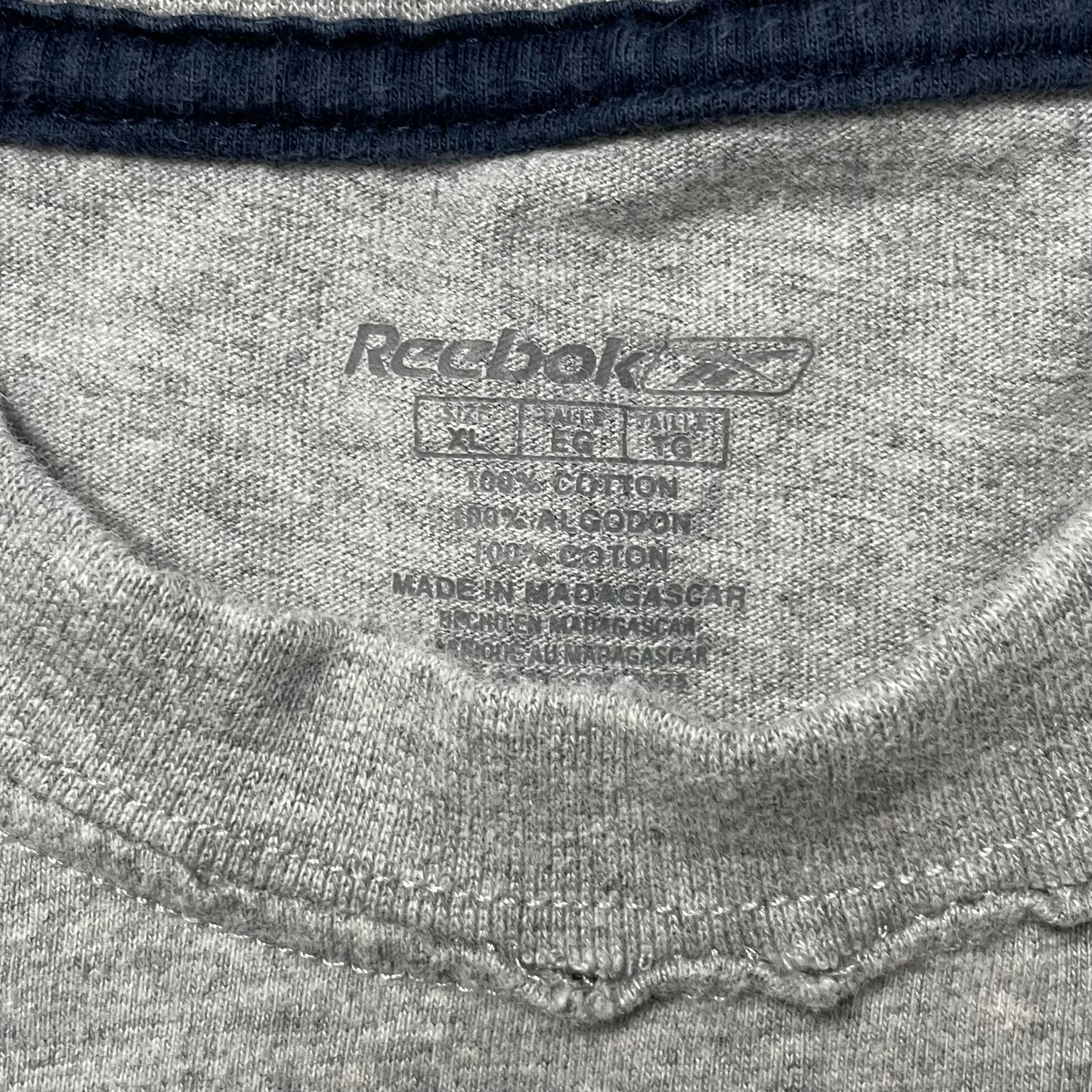 REEBOK SMALL EMBROIDERED LOGO T SHIRT - XL