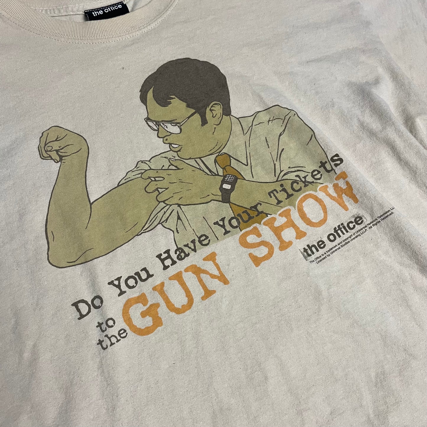 DWIGHT THE OFFICE T SHIRT - L