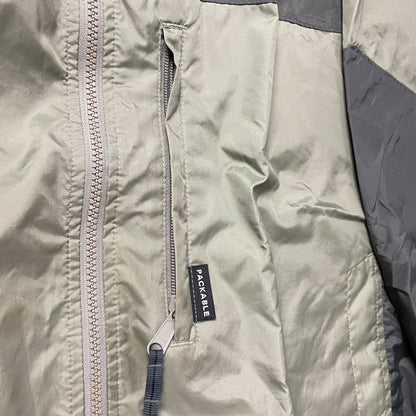 LIGHTWEIGHT PACKABLE COLUMBIA RAIN JACKET - L