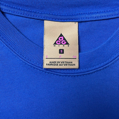 NIKE ACG EMBROIDERED LOGO T SHIRT - S